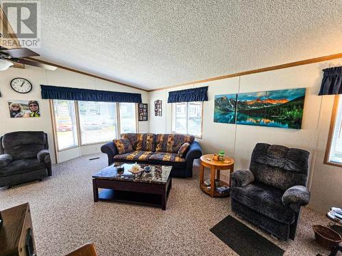 22-5455 Borden Place, Powell River, BC - Indoor Photo Showing Living Room