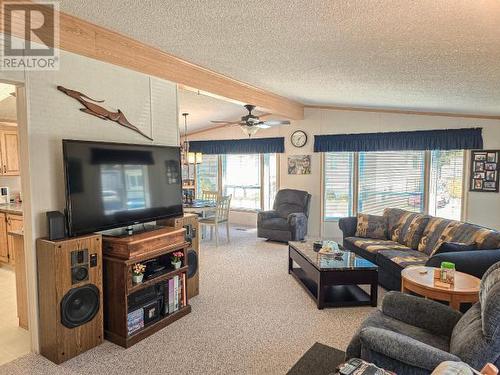 22-5455 Borden Place, Powell River, BC - Indoor Photo Showing Living Room