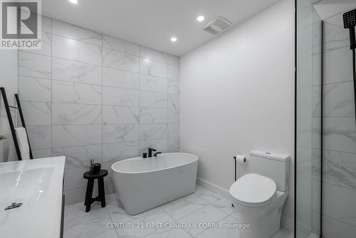 1595 Benjamin Drive, London, ON - Indoor Photo Showing Bathroom