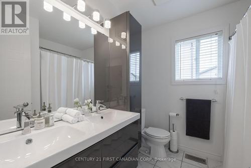 1595 Benjamin Drive, London, ON - Indoor Photo Showing Bathroom