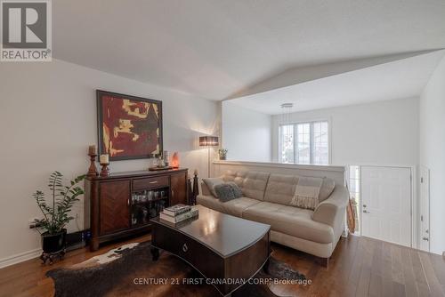 1595 Benjamin Drive, London, ON - Indoor Photo Showing Living Room