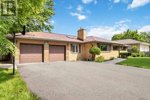 726 St Stephens Drive, London, ON - Outdoor With Facade