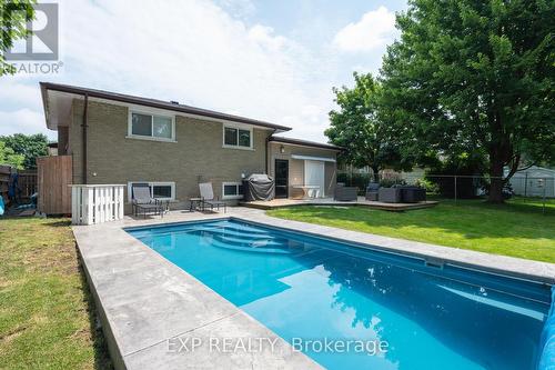 837 Osgoode Drive, London, ON - Outdoor With In Ground Pool With Backyard With Exterior
