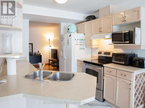 22 - 101 Brookside Street, London, ON - Indoor Photo Showing Kitchen With Double Sink