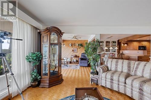 8280 Riverside Drive East, Windsor, ON - Indoor Photo Showing Living Room