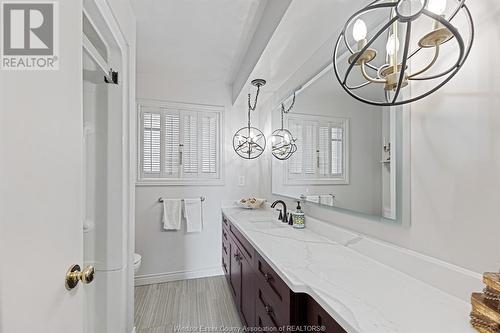 8280 Riverside Drive East, Windsor, ON - Indoor Photo Showing Bathroom