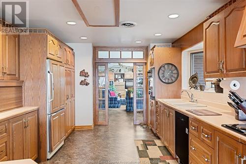 8280 Riverside Drive East, Windsor, ON - Indoor Photo Showing Kitchen