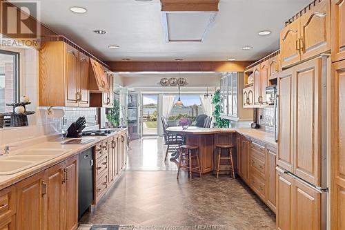 8280 Riverside Drive East, Windsor, ON - Indoor Photo Showing Kitchen