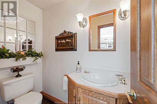 8280 Riverside Drive East, Windsor, ON - Indoor Photo Showing Bathroom