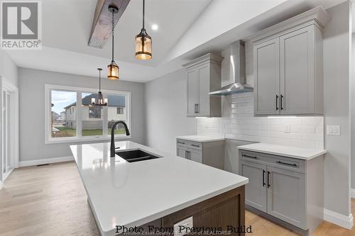 135 Valencia Drive, Chatham, ON - Indoor Photo Showing Kitchen With Double Sink With Upgraded Kitchen