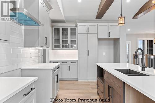 135 Valencia Drive, Chatham, ON - Indoor Photo Showing Kitchen With Double Sink With Upgraded Kitchen