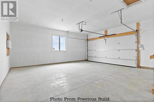 135 Valencia Drive, Chatham, ON - Indoor Photo Showing Garage