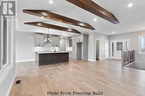 135 Valencia Drive, Chatham, ON - Indoor Photo Showing Kitchen