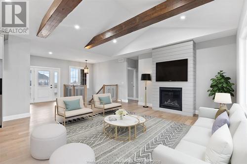 135 Valencia Drive, Chatham, ON - Indoor Photo Showing Living Room With Fireplace