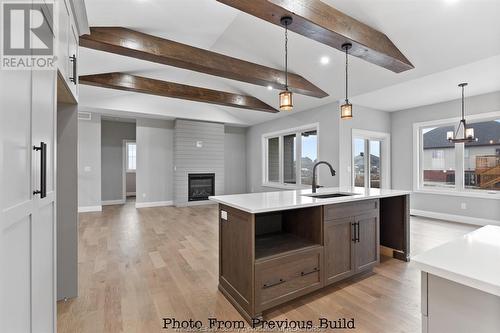 135 Valencia Drive, Chatham, ON - Indoor Photo Showing Kitchen