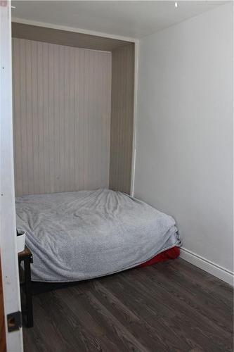 73 Norman Street, Hamilton, ON - Indoor Photo Showing Bedroom