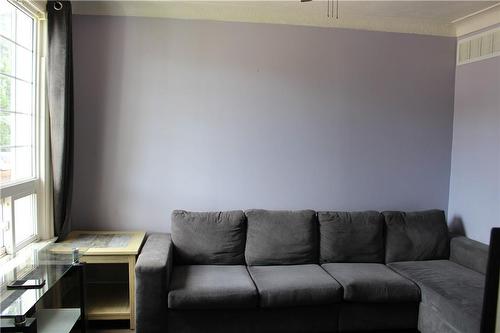 73 Norman Street, Hamilton, ON - Indoor Photo Showing Living Room