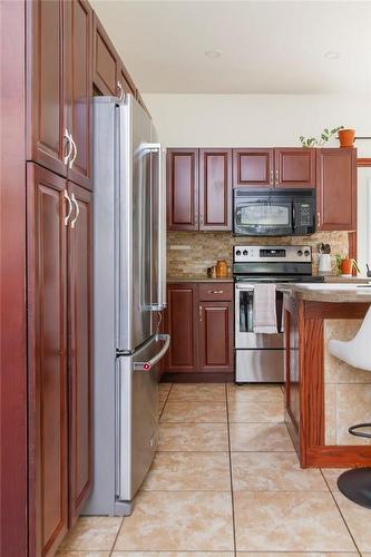 153 Avondale Street, Hamilton, ON - Indoor Photo Showing Kitchen