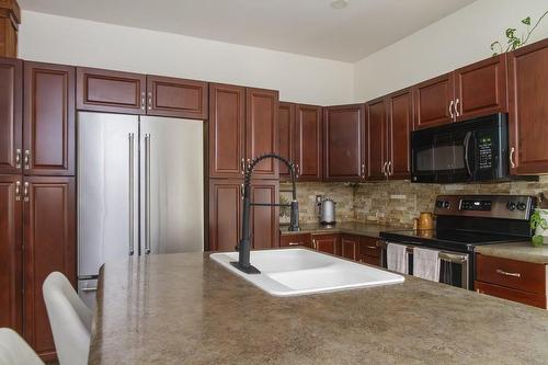 153 Avondale Street, Hamilton, ON - Indoor Photo Showing Kitchen With Double Sink