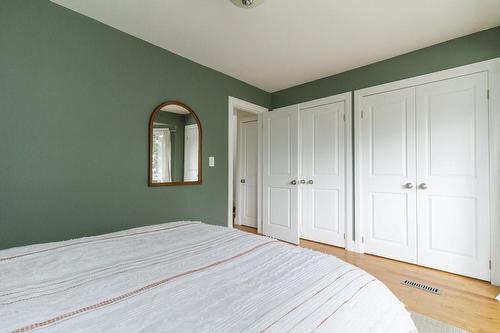 153 Avondale Street, Hamilton, ON - Indoor Photo Showing Bedroom