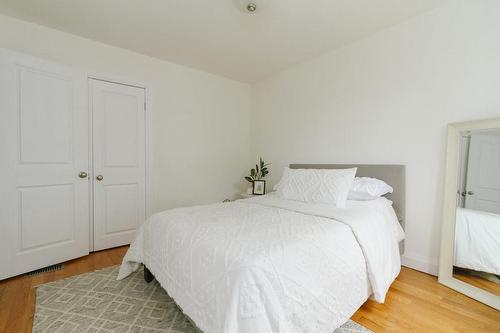 153 Avondale Street, Hamilton, ON - Indoor Photo Showing Bedroom