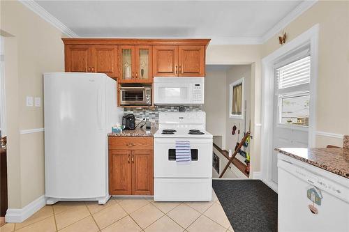 949 Dunsmure Road, Hamilton, ON - Indoor Photo Showing Kitchen