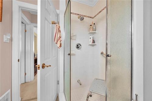 949 Dunsmure Road, Hamilton, ON - Indoor Photo Showing Bathroom