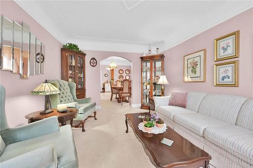 949 Dunsmure Road, Hamilton, ON - Indoor Photo Showing Living Room