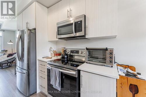 33 - 590 North Service Road, Hamilton, ON - Indoor Photo Showing Kitchen