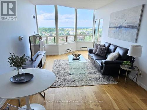 707 - 495 #8 Highway, Hamilton, ON - Indoor Photo Showing Living Room