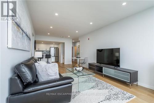 707 - 495 #8 Highway, Hamilton, ON - Indoor Photo Showing Living Room