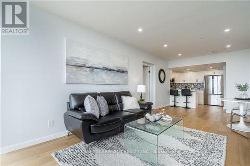 707 - 495 #8 Highway, Hamilton, ON - Indoor Photo Showing Living Room