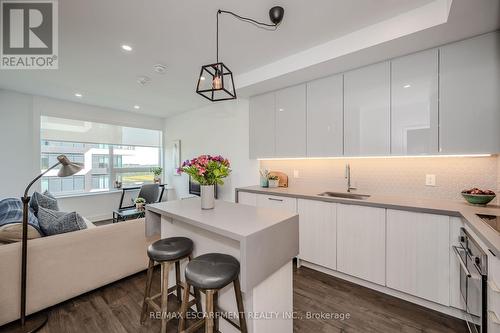 705 - 2481 Taunton Road, Oakville, ON - Indoor Photo Showing Kitchen With Upgraded Kitchen