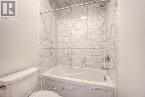 1352 Almonte Drive, Burlington, ON - Indoor Photo Showing Bathroom