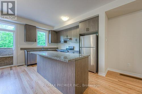 1352 Almonte Drive, Burlington (Tyandaga), ON - Indoor Photo Showing Kitchen