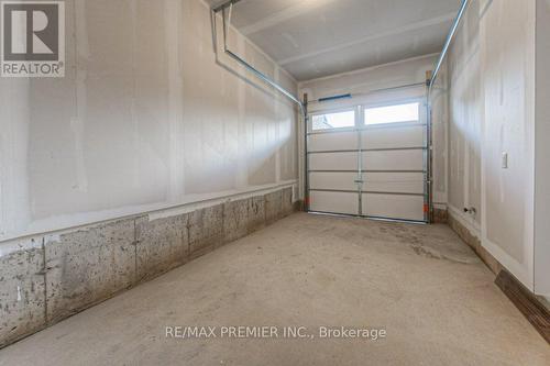 1352 Almonte Drive, Burlington (Tyandaga), ON - Indoor Photo Showing Garage