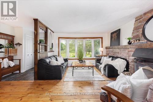 24185 Kennedy Road, Georgina (Belhaven), ON - Indoor Photo Showing Living Room With Fireplace