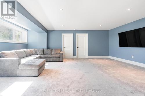 8698 Highway 12, Orillia, ON - Indoor Photo Showing Living Room