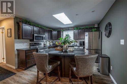 3220 Candlewood Crescent, Windsor, ON - Indoor Photo Showing Kitchen