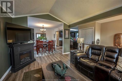 3220 Candlewood Crescent, Windsor, ON - Indoor Photo Showing Living Room With Fireplace