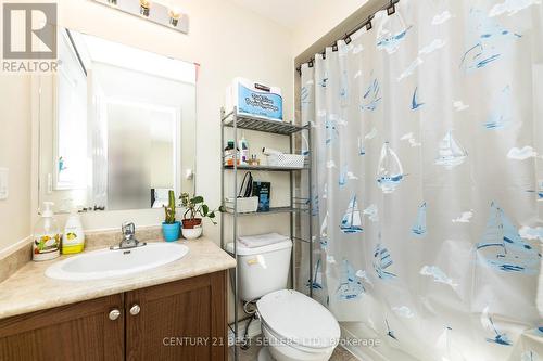 39 Pin Lane, Toronto, ON - Indoor Photo Showing Bathroom