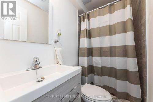 39 Pin Lane, Toronto, ON - Indoor Photo Showing Bathroom