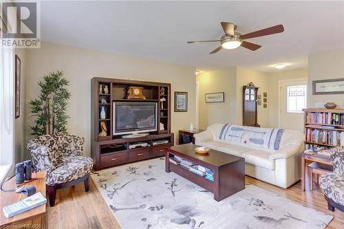 213 John Street S, Harriston, ON - Indoor Photo Showing Living Room