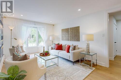 3177 Renton Road E, Burlington, ON - Indoor Photo Showing Living Room