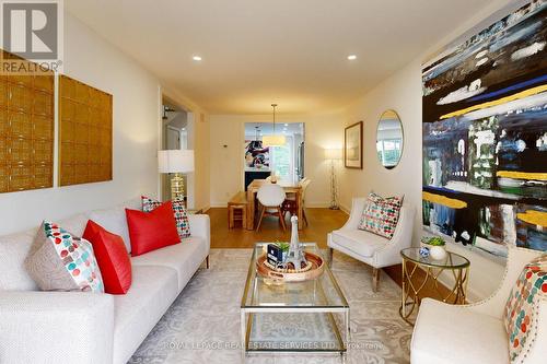 3177 Renton Road E, Burlington, ON - Indoor Photo Showing Living Room