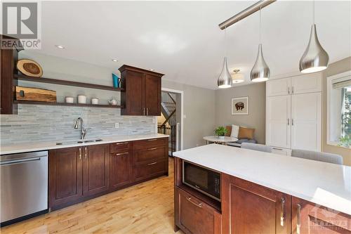 6927 Du Bois Avenue, Ottawa, ON - Indoor Photo Showing Kitchen