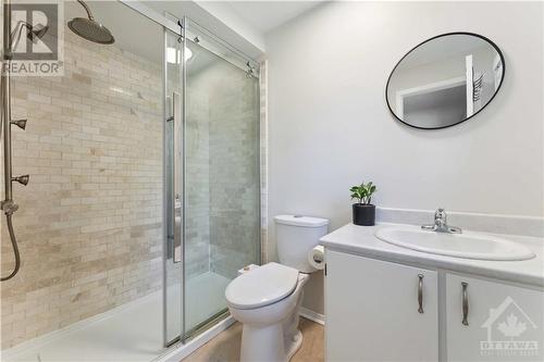 6927 Du Bois Avenue, Ottawa, ON - Indoor Photo Showing Bathroom