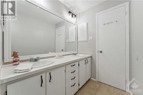 6927 Du Bois Avenue, Ottawa, ON - Indoor Photo Showing Bathroom