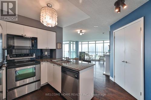 1904 - 231 Fort York Boulevard S, Toronto, ON - Indoor Photo Showing Kitchen With Double Sink