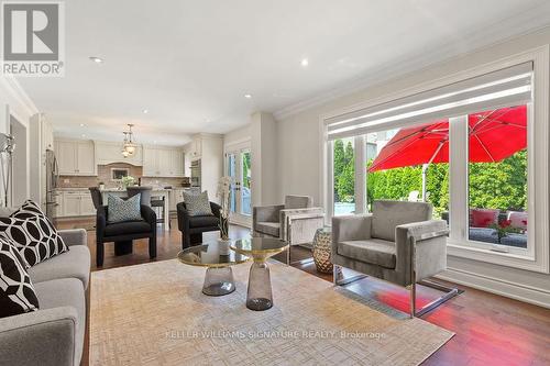 2334 Carpenters Circle, Oakville, ON - Indoor Photo Showing Living Room